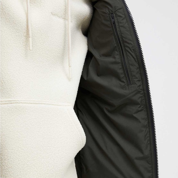 Peak Performance Puffer Jacket - Picture 6 of 7